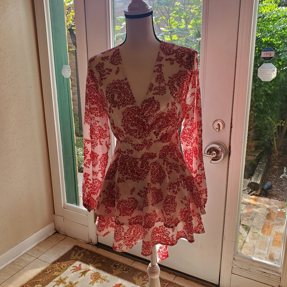 Red and White Romper  Fashion Forward Form fitting Size small #fall - Picture 3 of 5